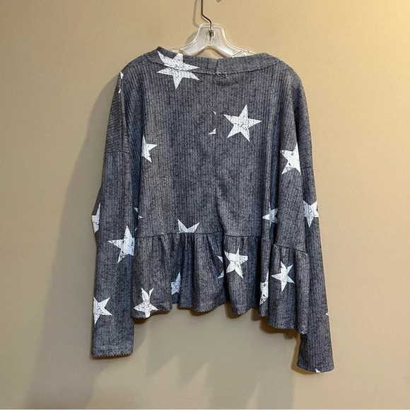 NWT Altar'd State Womens Gray Long Sleeve Shirt White Stars Ruffled Hem Top Sz M - Picture 4 of 8